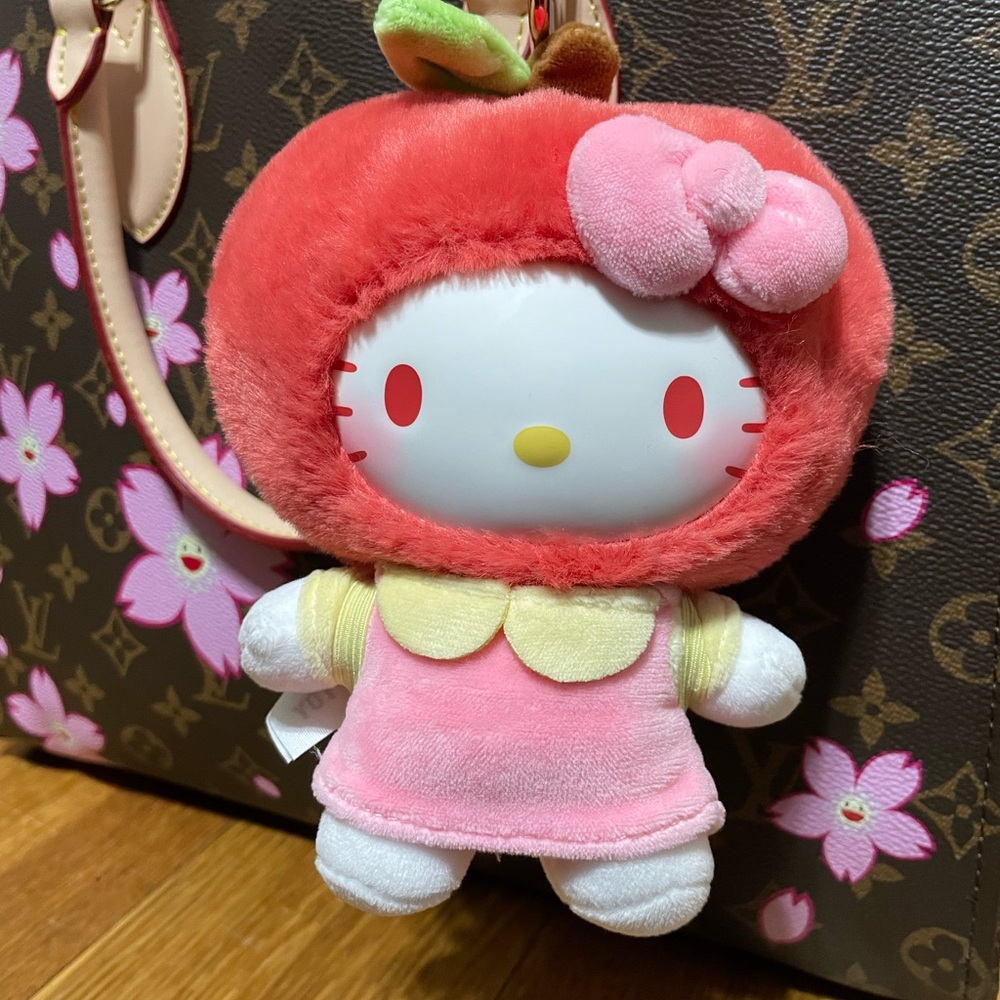 Rare Hello Kitty Fruity Paradise Crispy Apple Figure - Top Toy / Miniso
